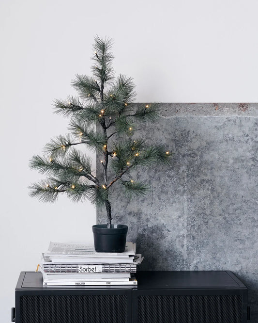 Peuce naturtro kunstigt juletræ med grønne grene og 40 integrerede LED-lys, 75 cm højt og 57 cm bredt