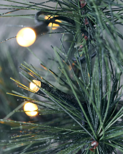 Peuce naturtro kunstigt juletræ med grønne grene og 40 integrerede LED-lys, 75 cm højt og 57 cm bredt