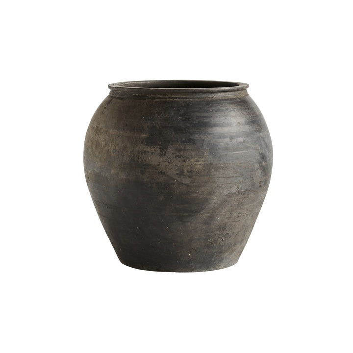 Antik håndlavet lerkrukke fra Kina med naturlig patina, rustik overflade og variationer i form og farve, ca. Ø 40 × H 40 cm
