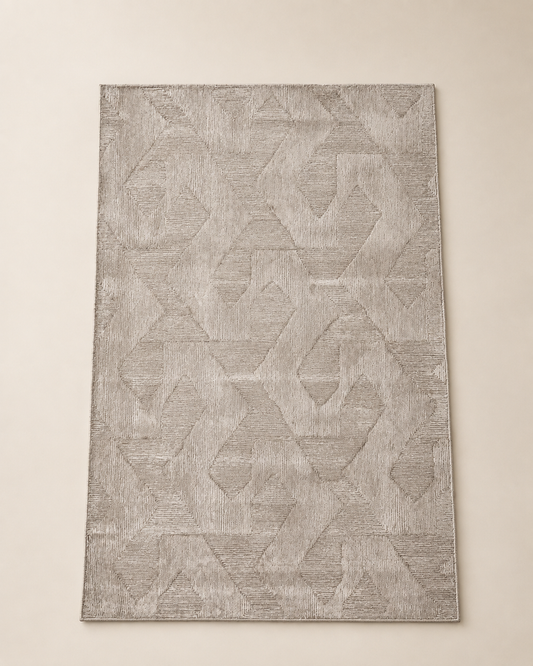 Stort sandfarvet viskosetæppe med grafisk mønster, 200 × 300 cm