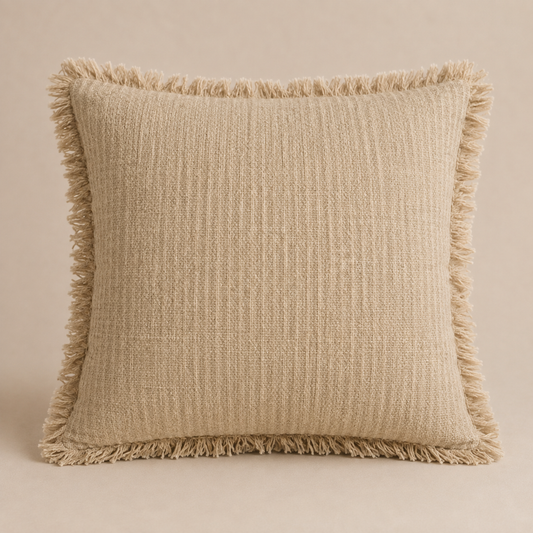 Elfenbensfarvet stribet pude med fyld og frynser, 50 × 50 cm