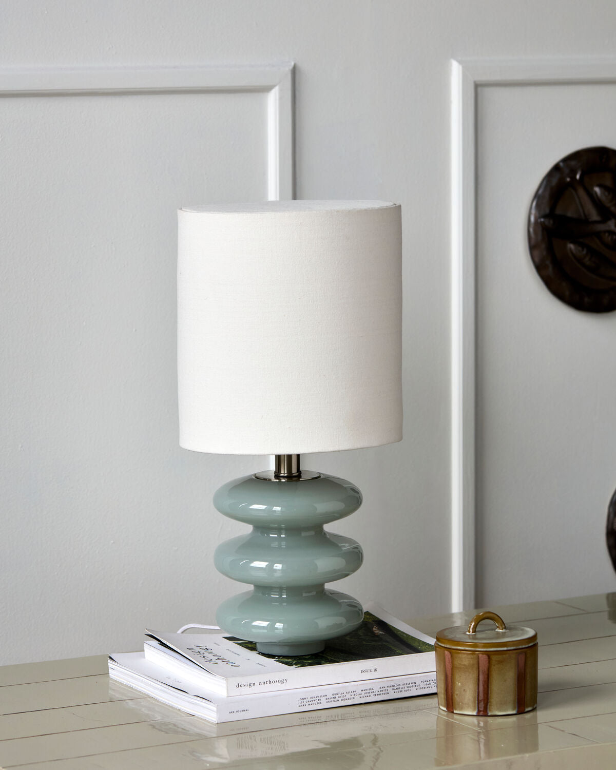 Step bordlampe – lyseblå og råhvid