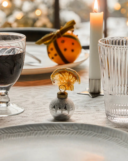 Bano bordkortholdere i glas med sølvfarvet glimmerfinish, sæt med seks håndlavede holdere på Ø 4 cm