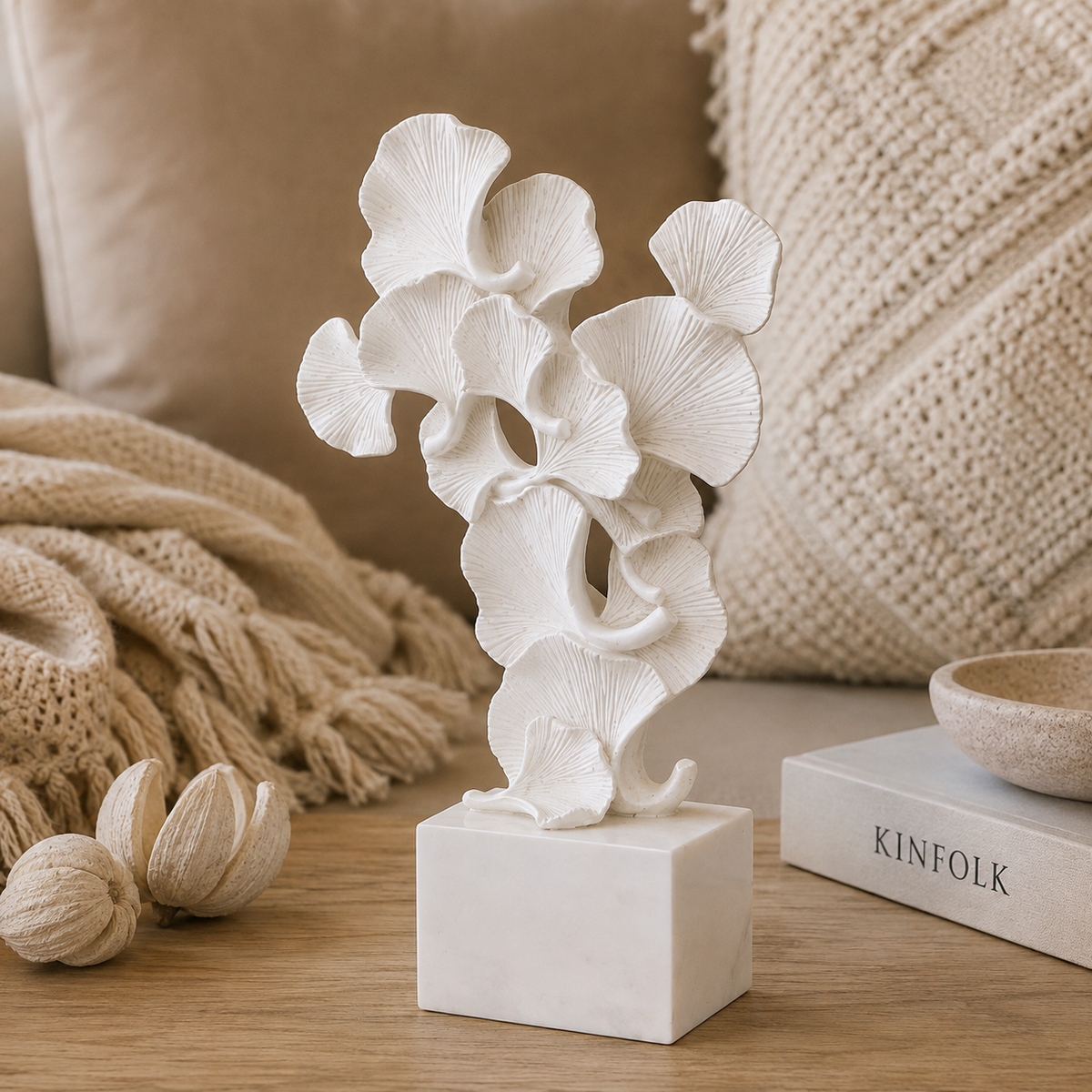 Dekorativt blad på fod – antik creme