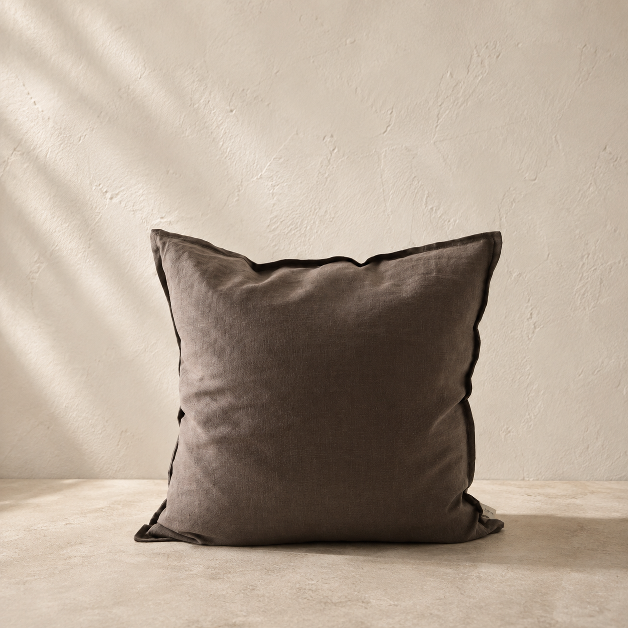 Pudebetræk i hør –Taupe brown -  50×50 cm